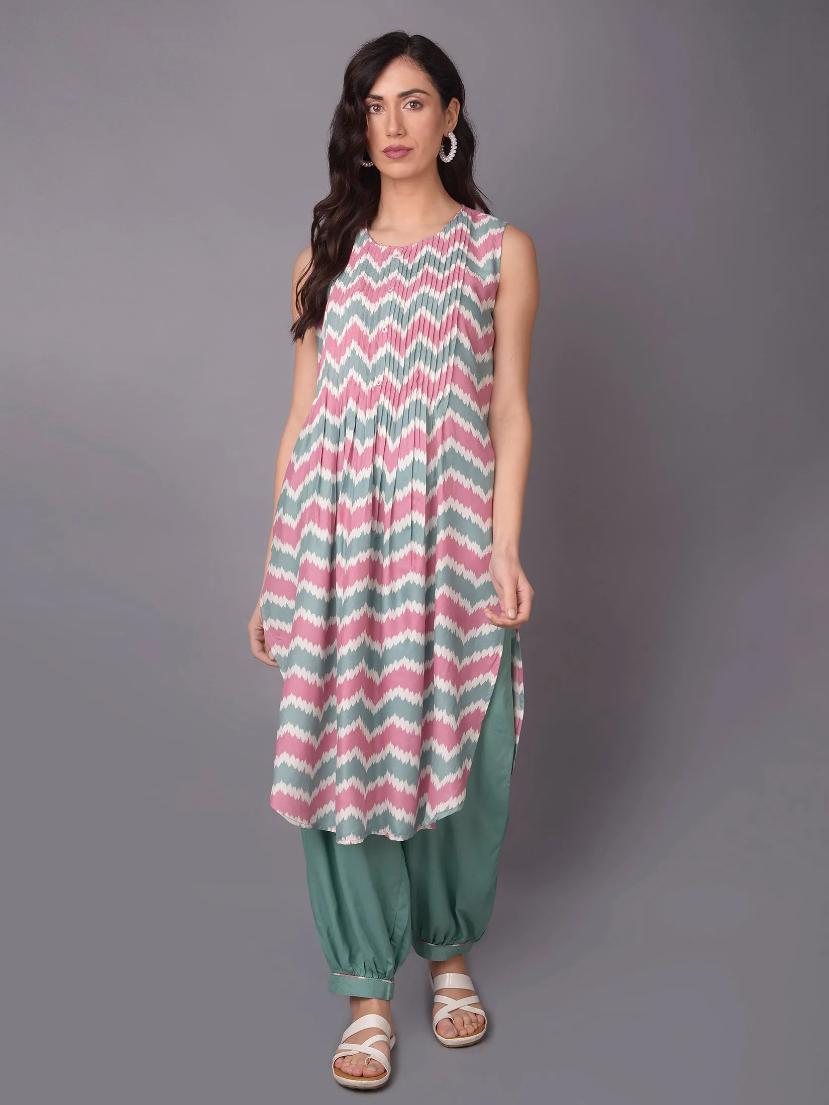 Women Green Geometric Printed Kurta With Harem Pant