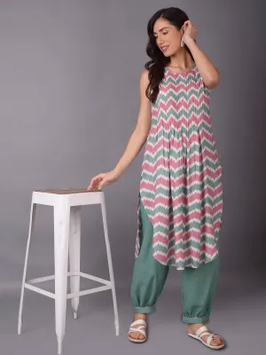 Women Green Geometric Printed Kurta With Harem Pant