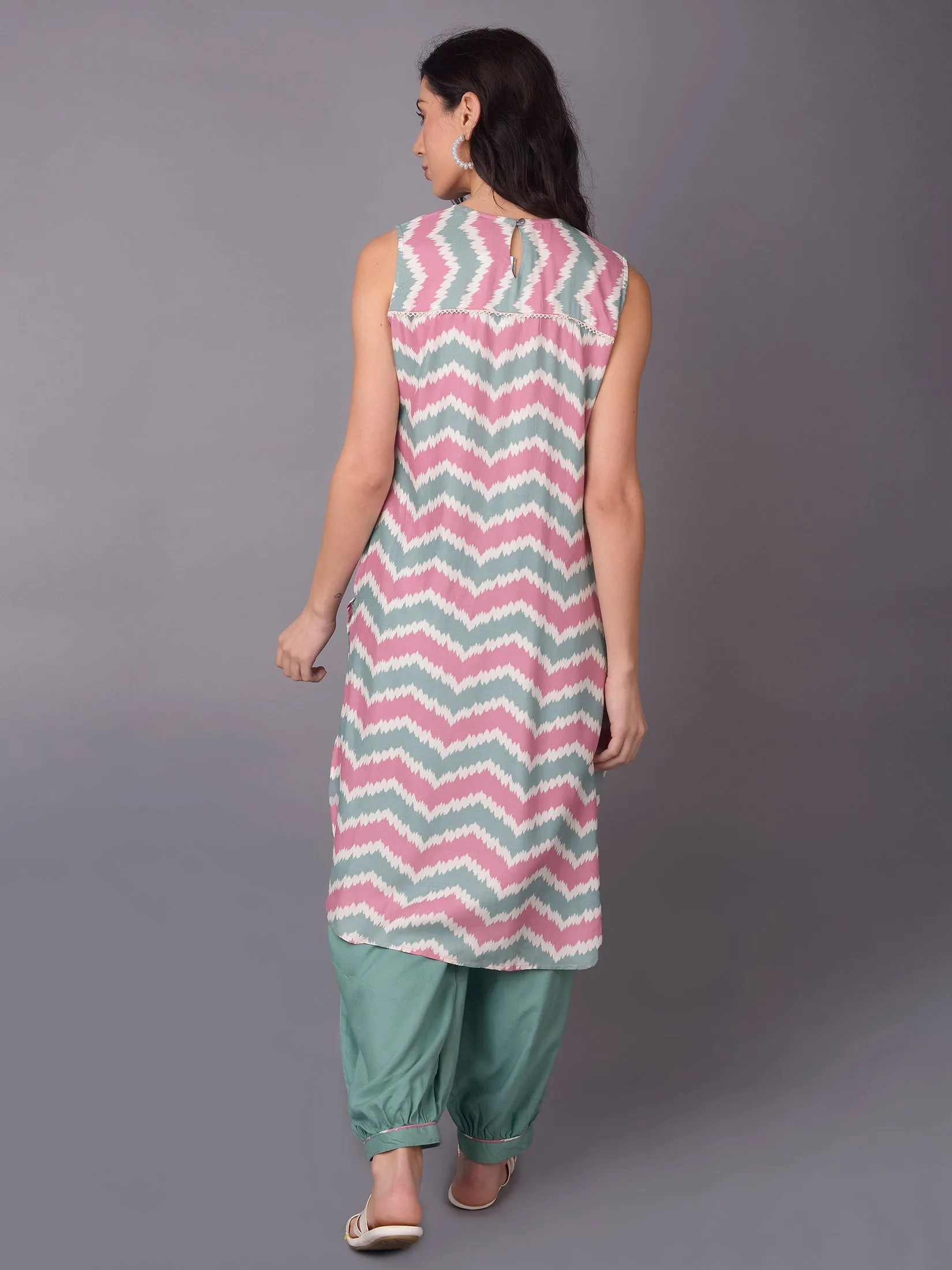 Women Green Geometric Printed Kurta With Harem Pant